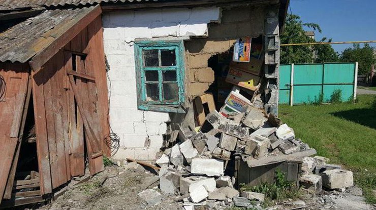 Сепаратисты обстреляли мирный населенный пункт /Фото: Facebook