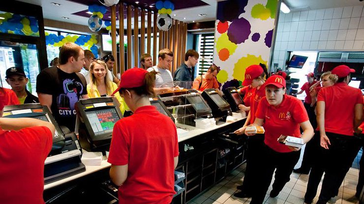 Посетитель McDonald’s купил мороженое с "сюрпризом"