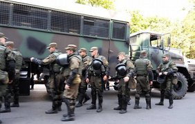 Во Львове силовики применили слезоточивый газ против митингующих