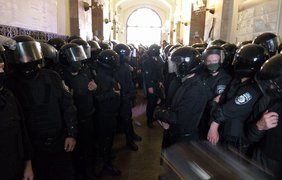 Во Львове силовики применили слезоточивый газ против митингующих