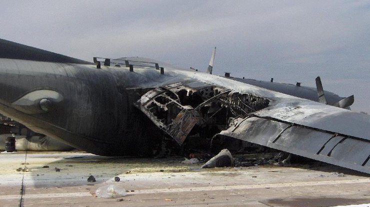 В Португалии на военной базе загорелся самолет