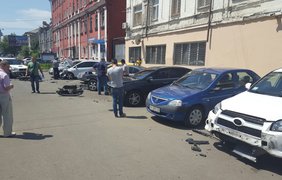 В Киеве 80-летний пенсионер протаранил девять припаркованных автомобилей