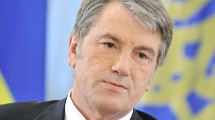 Ющенко с пылесосом спас раритетные ковры от моли