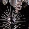 Вокалист метал-группы Slipknot во время концерта выбросил телефон фаната (видео)