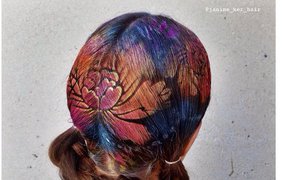 Instagram заполонили разноцветные картины на волосах