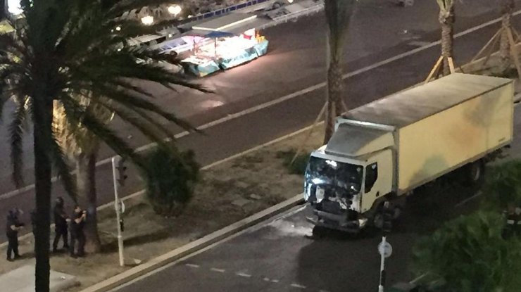 Терракт в Ницце: не менее 50 человек погибли