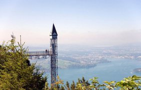 Самый высокий подъемник в Европе находится в Швейцарии. Лифт Хамметшванд имеет высоту в 153 метра