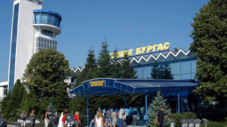 Из аэропорта Болгарии 27 пассажиров не могут вылететь в Киев