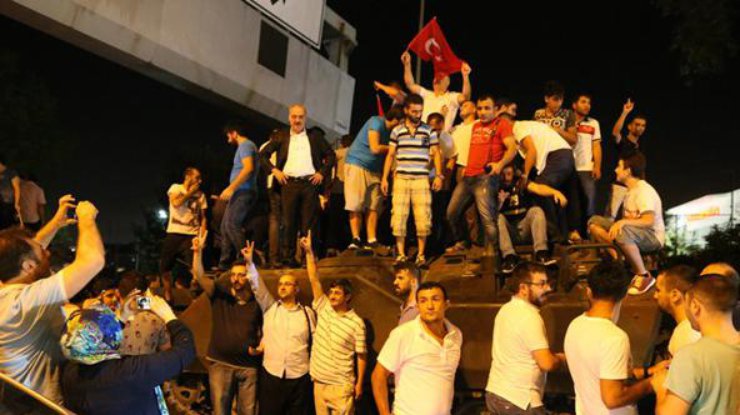 Турция заявила об официальном окончании попытки государственного переворота