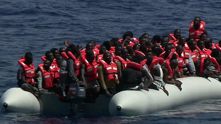 В Средиземном море чуть не утонули 400 человек