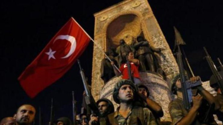 В Турции при попытке военного переворота погибли около 300 человек