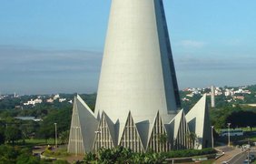 Собор в Маринге, Бразилия. Самая высокая церковь в Южной Америке и 16-я в мире - 124 м.
