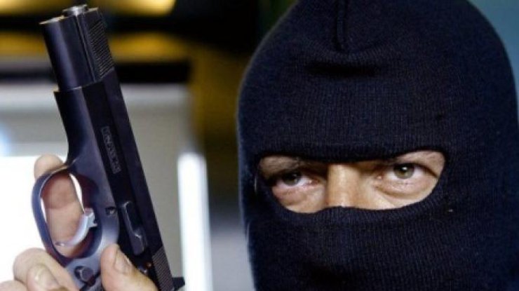 Во Франции невменяемый вооруженный мужчина ворвался в отель