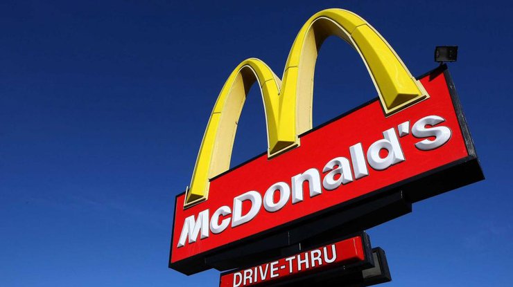 Россияне устроили страшную давку на открытии первого "McDonald’s" в Барнауле 