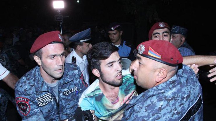 В Ереване в результате столкновений пострадали 45 человек