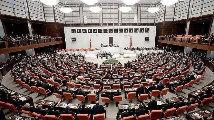 Парламент Турции одобрил чрезвычайное положение