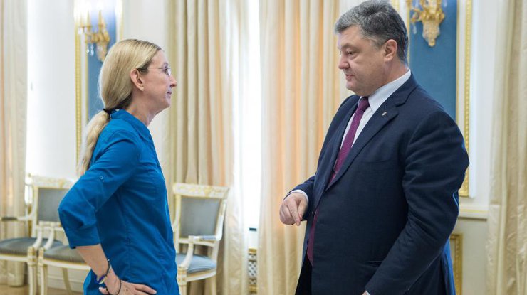 Президент Украины с волонтером Ульяной Супрун