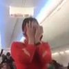 Гибралтарские футболисты поиздевались над стюардессой (видео)