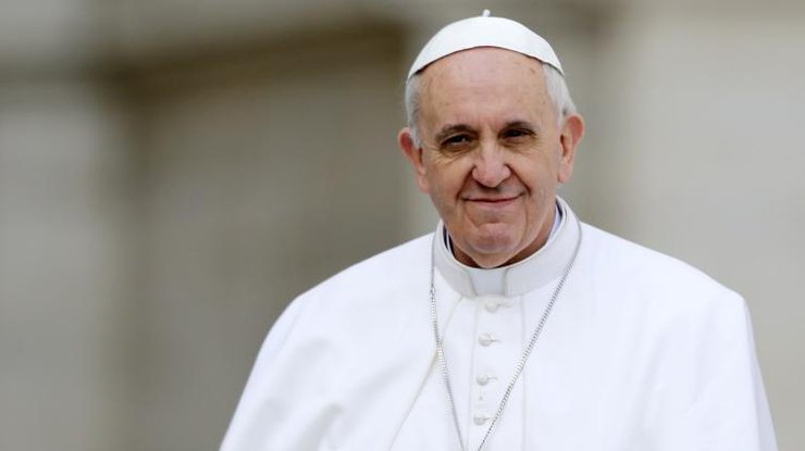 Папа римский упал во время мессы в Польше