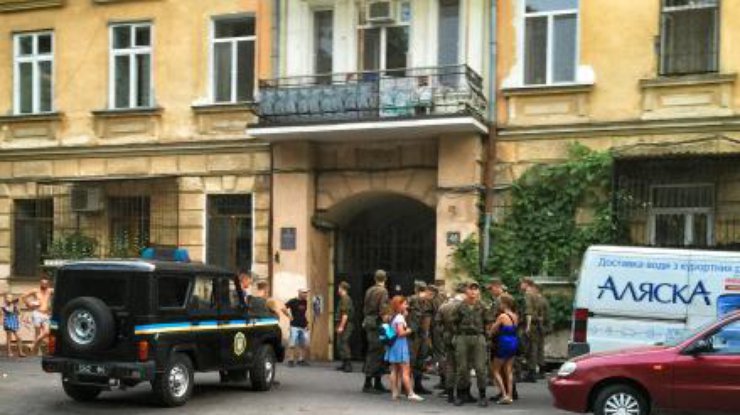В Одессе во время стрельбы ранили бойца Нацгвардии. Фото: Думская