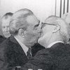 Самые страстные поцелуи политиков (фото)