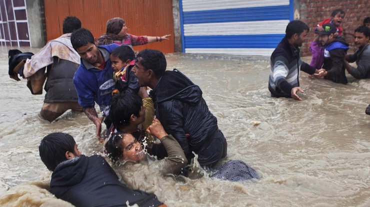 В Индии и Пакистане наводнения унесли десятки жизней 