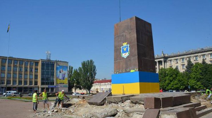 В Николаеве снесли памятник Ленину 