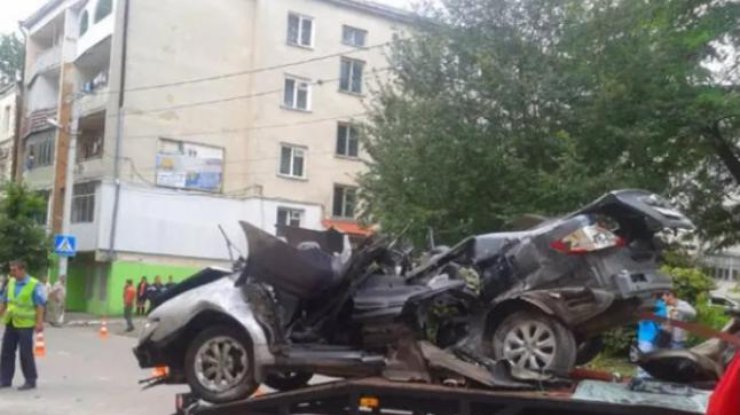 Во Львовской области авто протаранило гинекологический кабинет