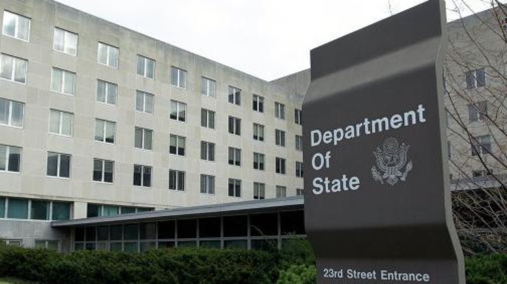США выслали двух российских чиновников из-за нападения на дипломата в Москве