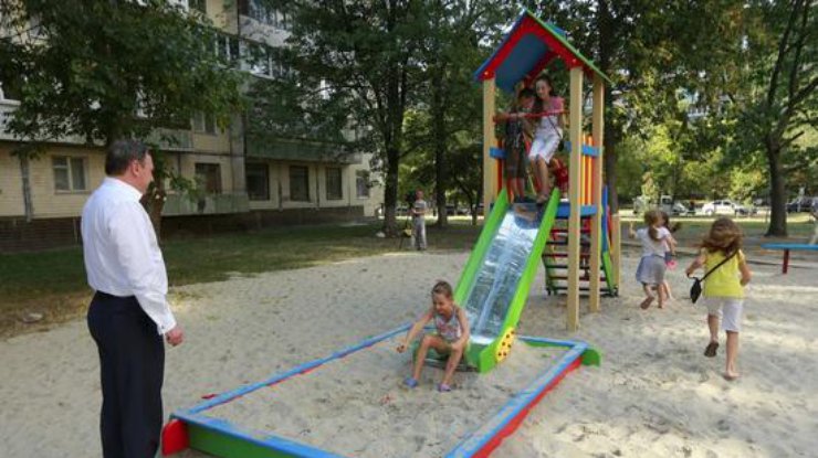 В спальном районе Киева мужчина "заминировал" детскую площадку