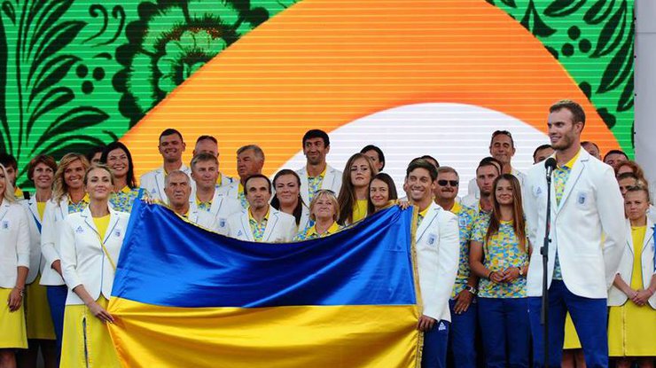 В церемонии приняли участие все украинские спортсмены, уже приехавшие в столицу Олимпийских Игр