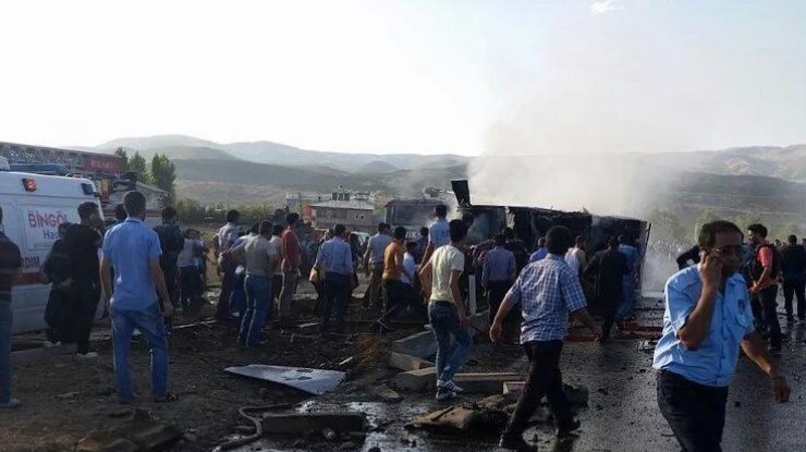 Взрыв в Турции: пятеро полицейских погибли 