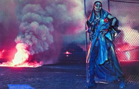 Для создания образа стилисты использовали аксессуары и наряды от ведущих Домов моды. Фото:W Magazine