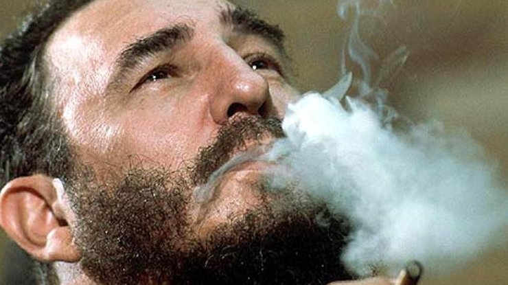 На Кубе сделали 90-метровую сигару для Фиделя Кастро