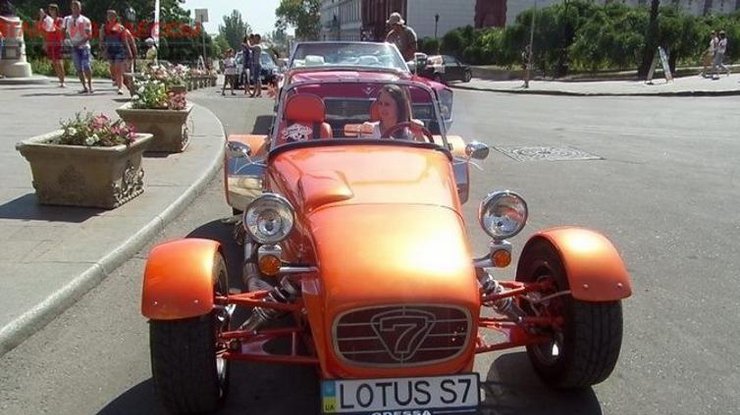 Точную копия легендарного спорткара "Lotus"