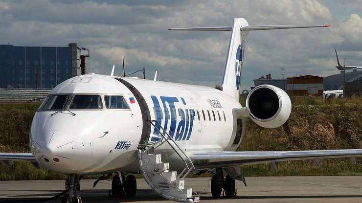 Самолет Bombardier CRJ-200 совершил экстренную посадку
