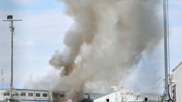 В Германии вспыхнул пожар в лагере для беженцев. Фото: Zeit