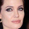 Анджелина Джоли в странном наряде оказалась в центре внимания (фото)