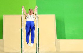 16 августа украинский гимнаст Олег Верняев завоевал первую золотую медаль для страны, став лучшим в упражнениях на параллельных брусьях.