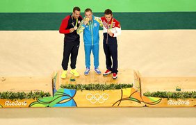 16 августа украинский гимнаст Олег Верняев завоевал первую золотую медаль для страны, став лучшим в упражнениях на параллельных брусьях.