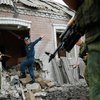 В Марьинке враг ударил по жилым домам и госпиталю (видео)