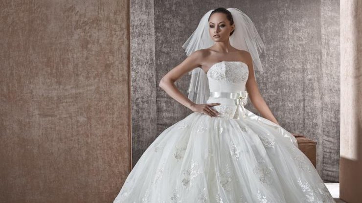 Англичанка продает свадебное платье для оплаты развода