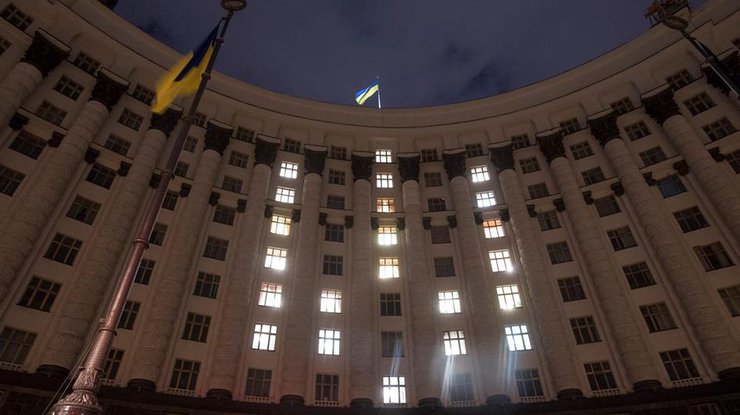 Окна Кабмина Украины зажглись в виде Тризуба (видео) 
