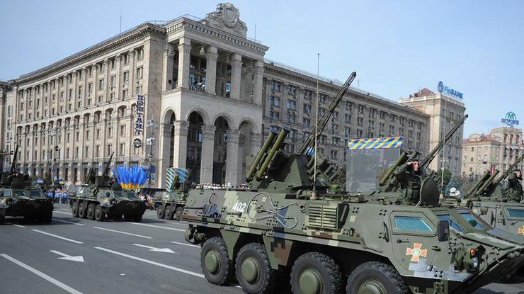 Полторак уверен в необходимости военного парада в Украине
