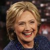 Клинтон опровергла слухи о болезни с помощью банки огурцов