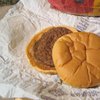 В гамбургере из McDonald’s попался живой червяк 