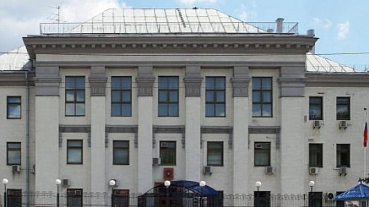 В России здание посольства Украины забросали яйцами