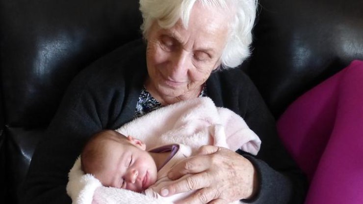 Жительница Австралии стала мамой в 63 года