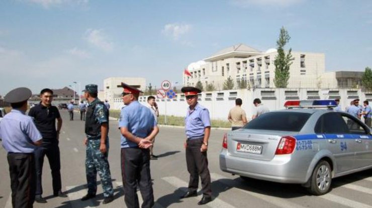 Взрыв у посольства КНР в Киргизии совершил смертник в машине