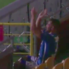 Футболиста во время игры выгнали за аплодисменты (видео)